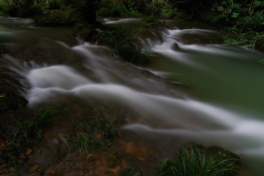 山溪流水
