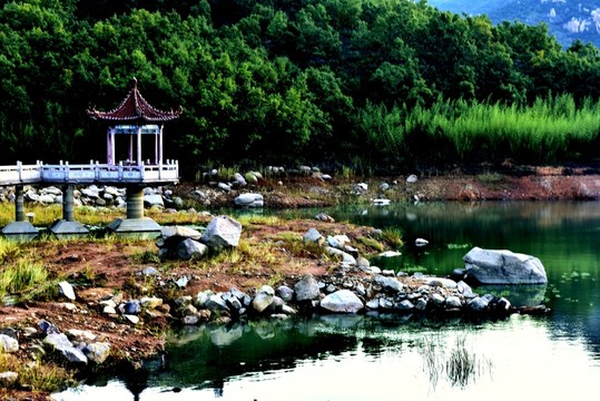 湖中觀景亭