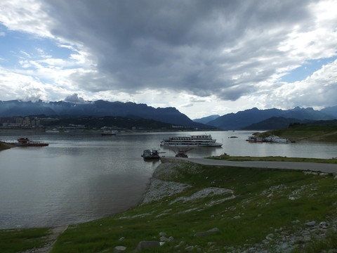 三峽水庫雨后初晴云彩絢麗