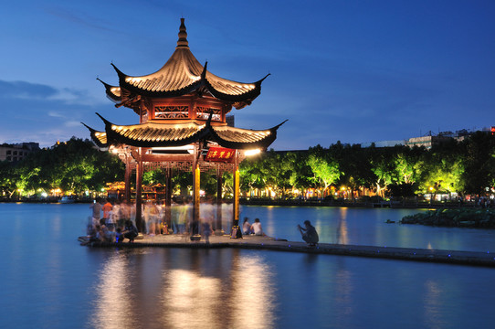 杭州集賢亭夜景