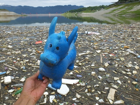 三峽水庫迎大洪峰 漂浮垃圾多