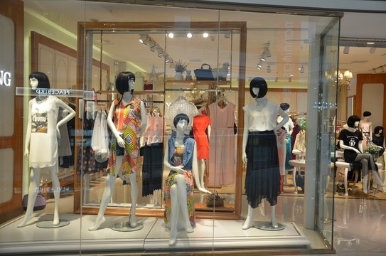 女裝專賣店櫥窗