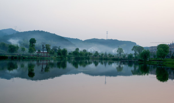 小湖風光