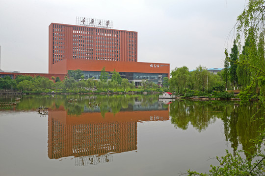 大學(xué)校園