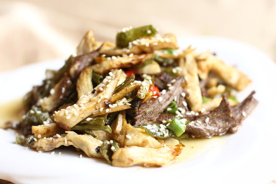 香菌爆炒手撕肉