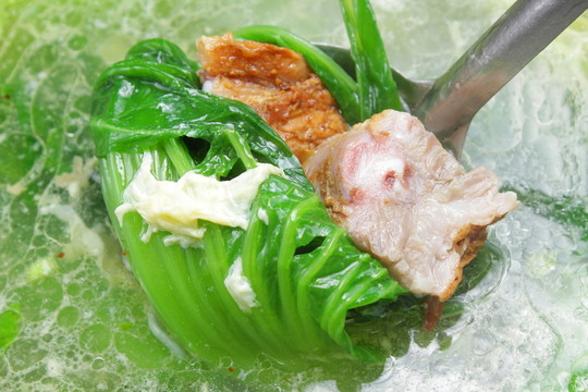 農(nóng)家菜 燒骨芥菜咸蛋湯 芥菜湯