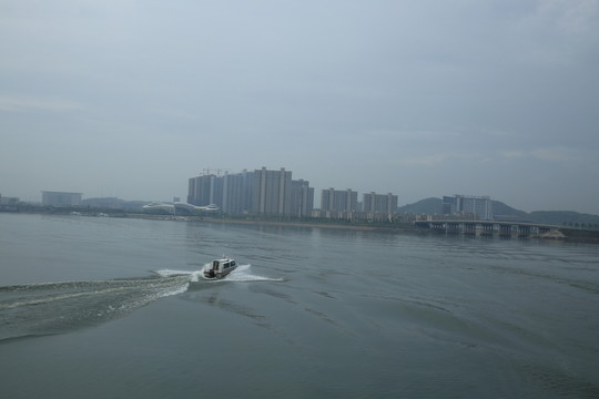 水上汽艇 快艇 城市