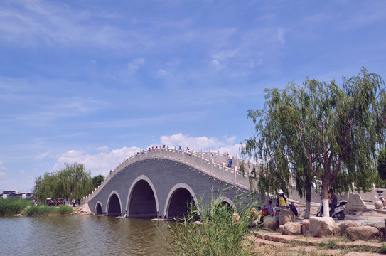 湖邊拱橋 公園風(fēng)景