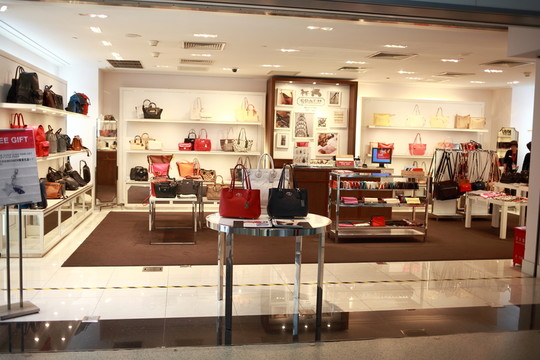 商店女包陳列