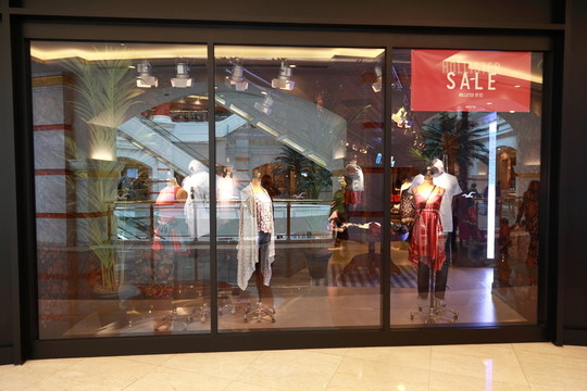 服裝店櫥窗