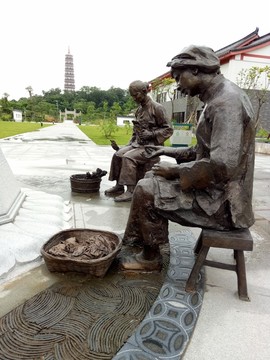 廣州水博苑 井文化銅雕