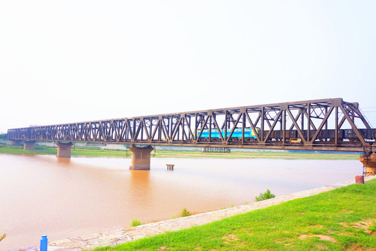 鐵橋 火車