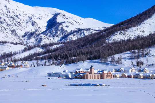 喀納斯阿勒泰山區(qū)禾木雪景
