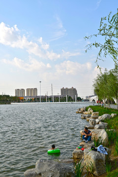 城市湖泊風(fēng)光