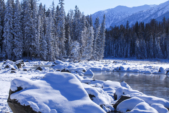 喀納斯阿勒泰山區(qū)禾木雪景
