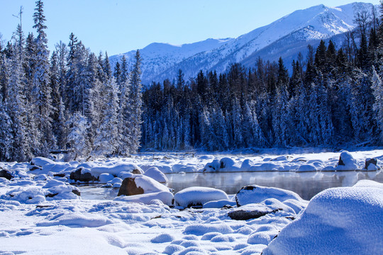 喀納斯阿勒泰山區(qū)禾木雪景