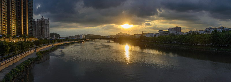 河岸日落