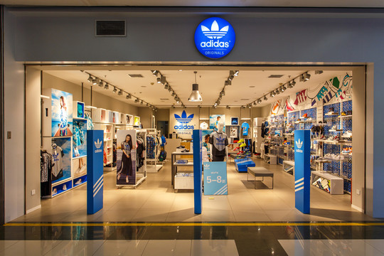 運動品牌服裝店
