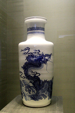 清代 康熙 青花海水龍棒槌尊