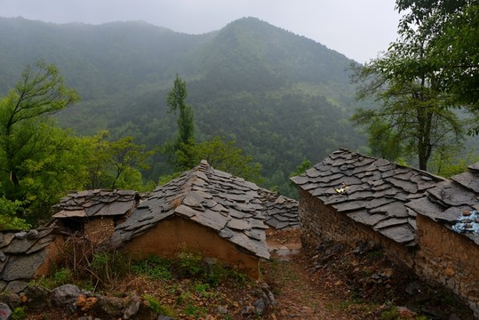 河南林州石板巖鎮(zhèn)里的石板民房