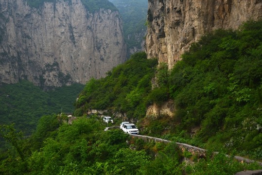 太行山中的交通道路