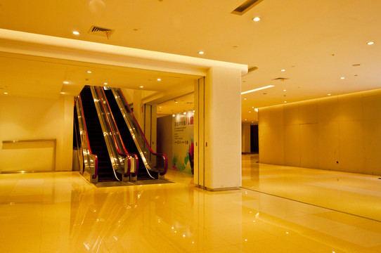 室內(nèi)及其電梯