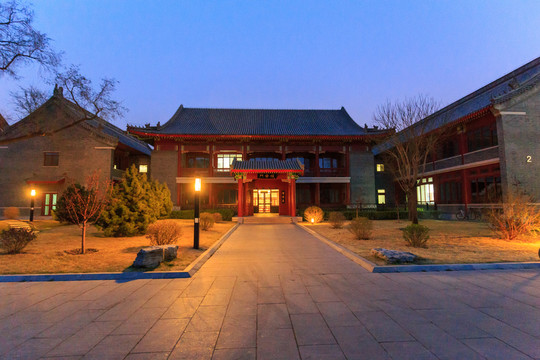 北大李兆基人文學(xué)苑哲學(xué)系夜景