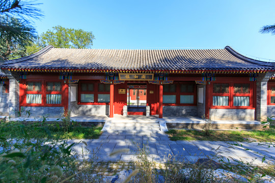 北京大學(xué)校園風(fēng)光鏡春園懷新園