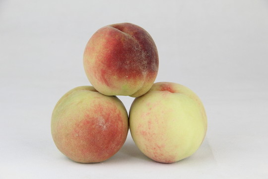三個(gè)桃子