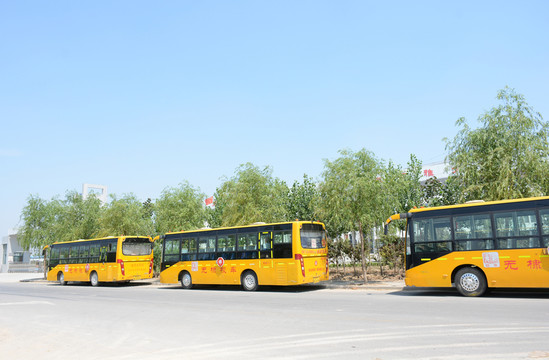 校車