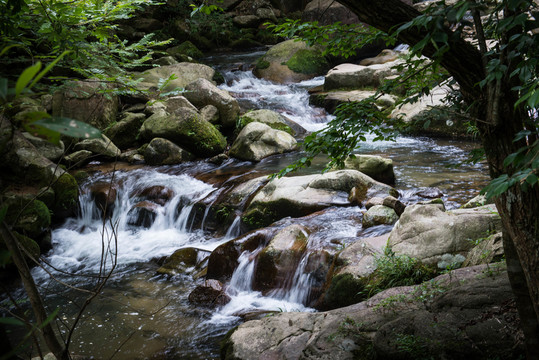 溪水