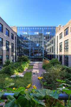 北京大學(xué)校園理科教學(xué)樓天井內(nèi)景