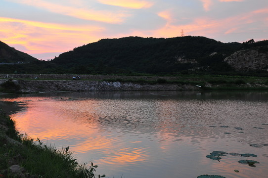 晚霞 水面 倒映