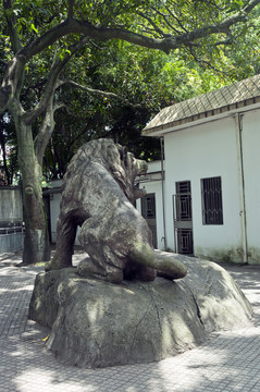 獅子雕塑