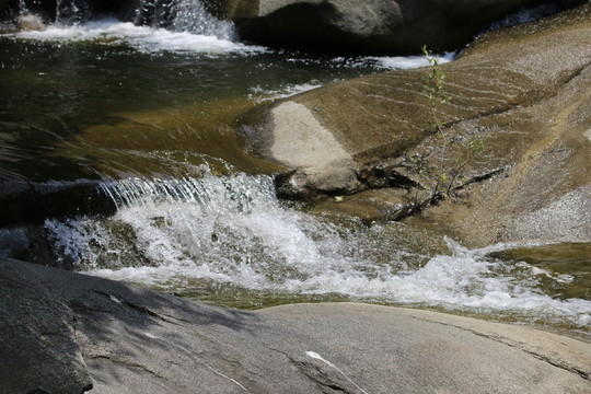 溪水