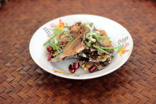 一碟羅非魚(yú)仔