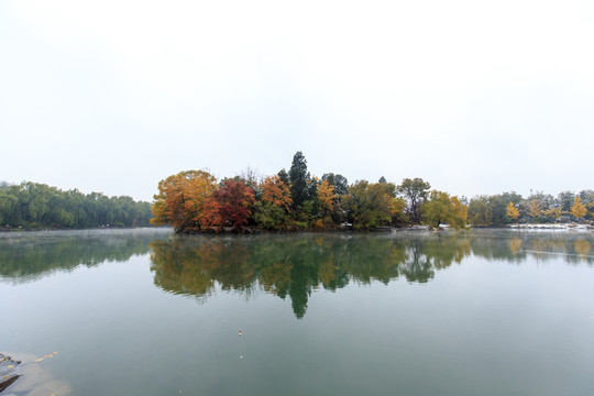 北京大學(xué)校園風(fēng)光未名湖秋色雪景