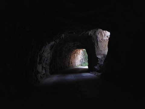 掛壁公路內(nèi)部特寫