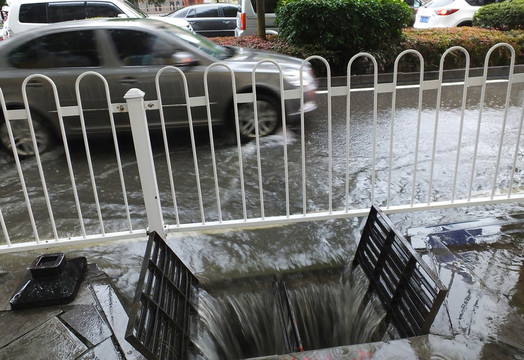 暴雨積水