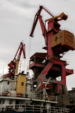 碼頭吊機(jī)