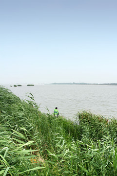 釣魚 垂釣 湖面 魚竿 湖水