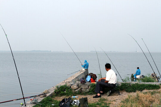釣魚 垂釣 湖面 魚竿 湖水