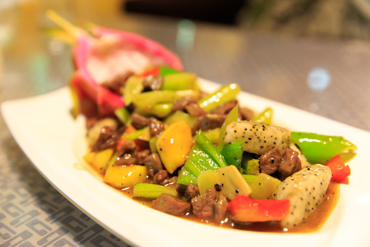 越南風(fēng)味 芒果炒牛肉粒