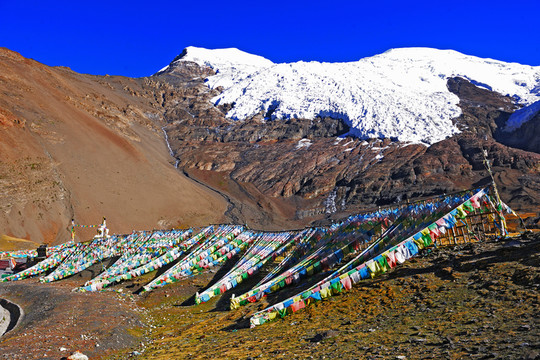 乃欽康桑雪山