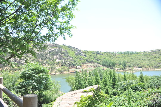 山水相依 依山傍水 大山風景