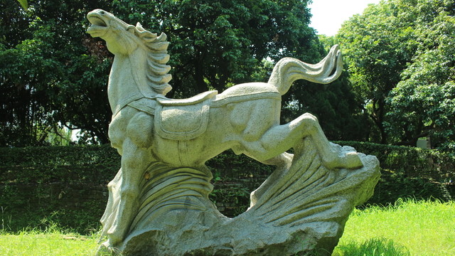駿馬雕像