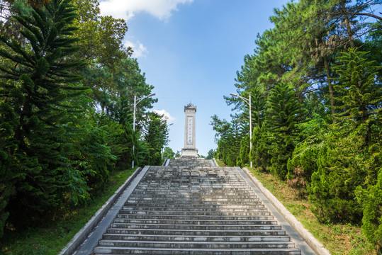 陸川人民英雄紀(jì)念碑