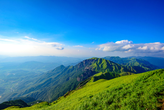 藍(lán)天白云武功山