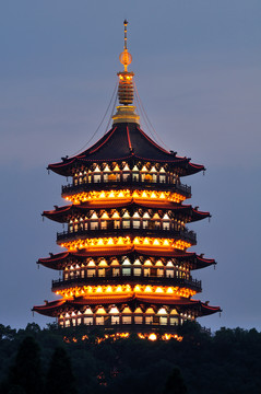 杭州雷峰塔夜色