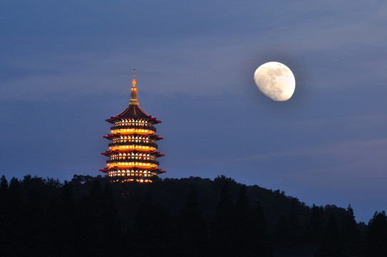 杭州雷峰塔夜色